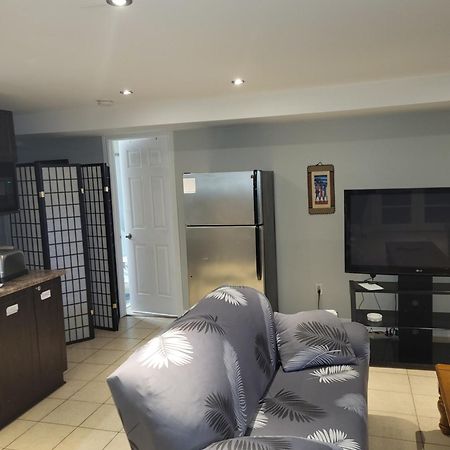 Lovely Guest Entire Apartment Minutes From Ottawa Airport Exteriér fotografie