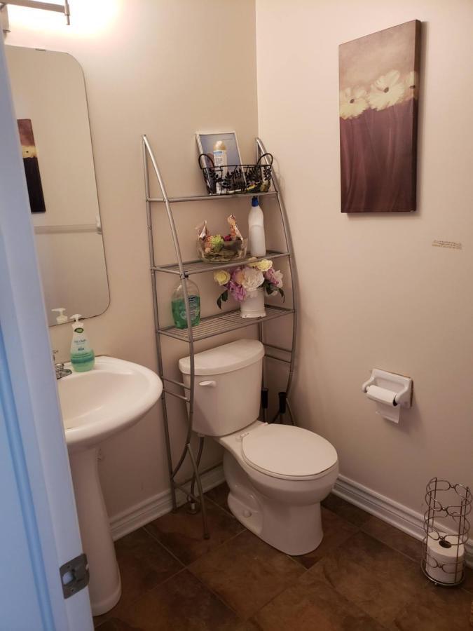 Lovely Guest Entire Apartment Minutes From Ottawa Airport Exteriér fotografie